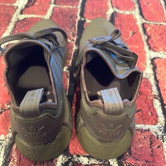 NWIB Adidas NMD_R1 Men's Classic Running Sneakers FW6415 size 10 1/2 - Picture 6 of 9